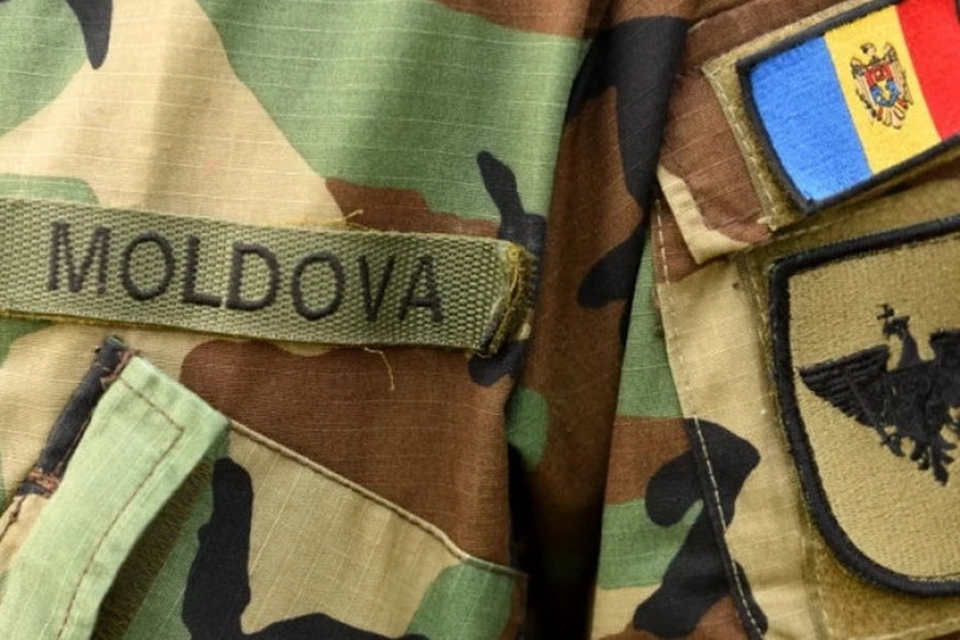 Осторожно! По городу ходят два вооруженных солдата