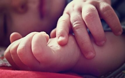 Двухлетний мальчик упал в шахту лифта
