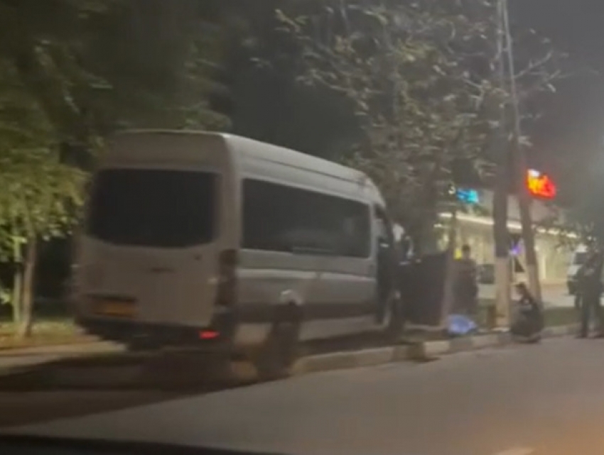 У пожилого мужчины посреди дороги остановилось сердце и он умер