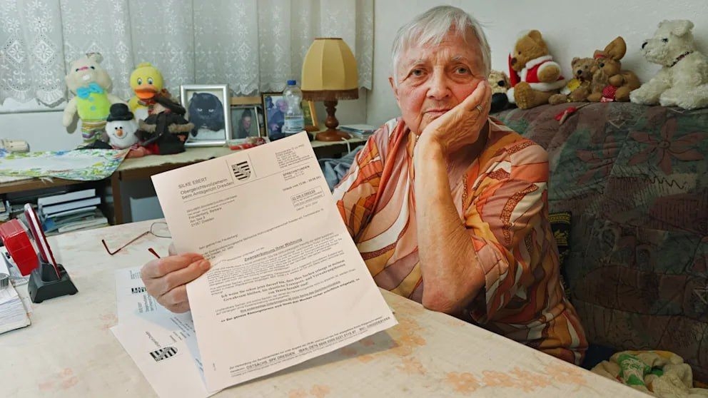 В Германии 86-летнюю бабушку соседи выселили из собственной квартиры из-за кормления птиц