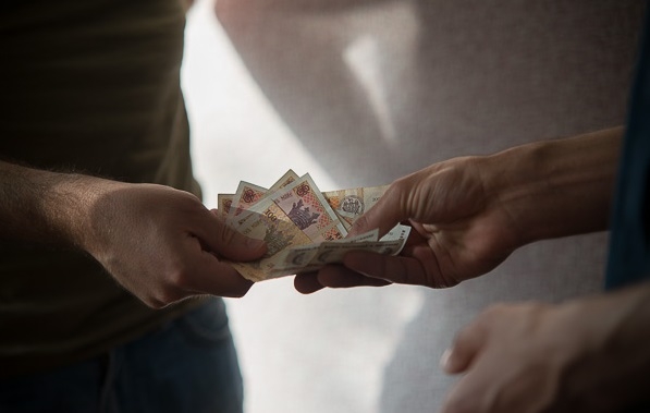 400 человек оштрафуют на 37 500 леев за получение денег на выборах