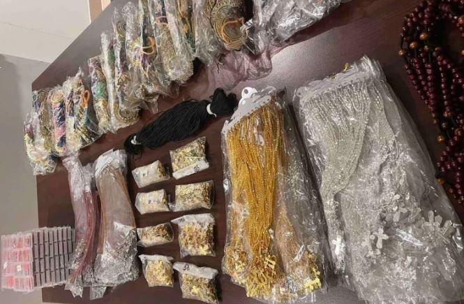 В багажнике у мужчины обнаружили множество необычных незадекларированных предметов