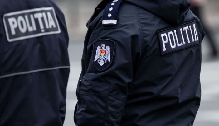 30-летний мужчина намеренно наехал на сотрудника полиции