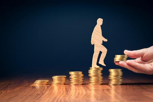 Кому увеличат зарплаты в 2025 году