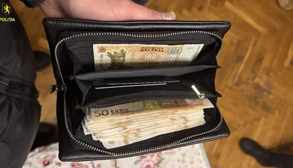 Парень вынес из дома матери любимой почти 400 000 леев
