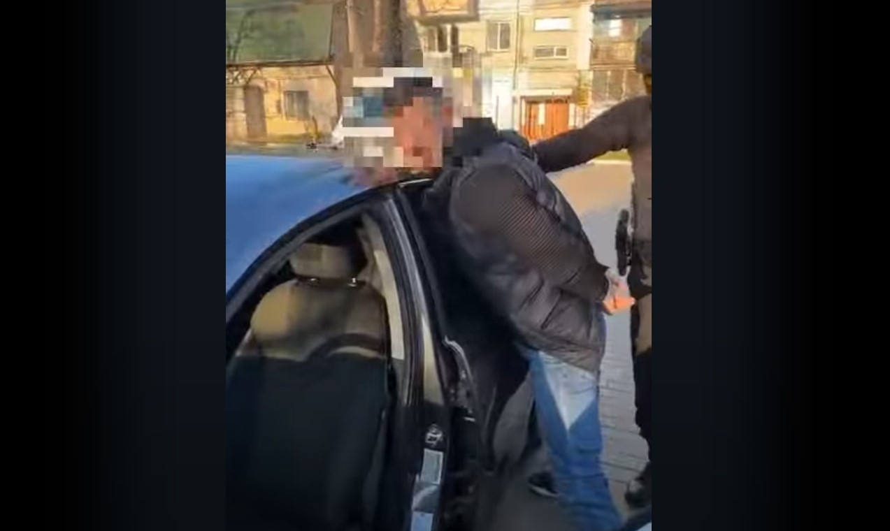 Наркосеть под халатом: врач вёл двойную жизнь и попался с кокаином