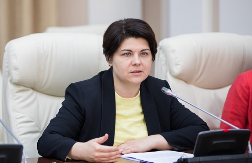 Около 6000 долларов в месяц составил официальный доход экс-премьера Гаврилицы в прошлом году