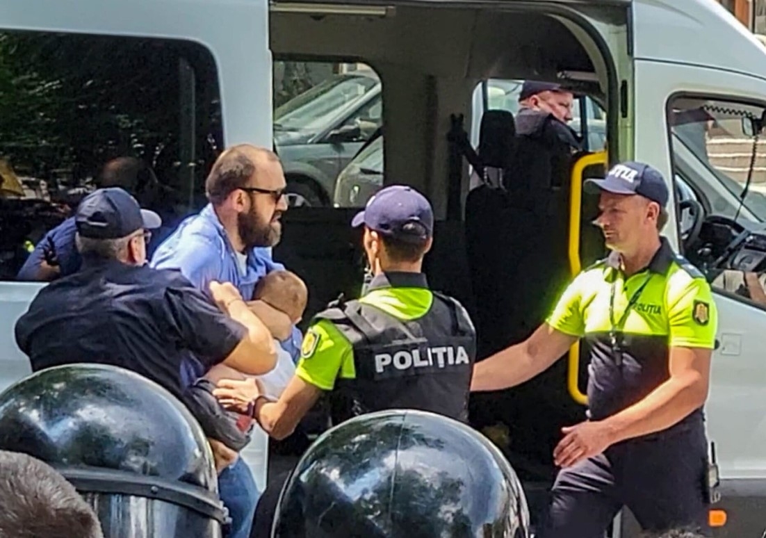 Последствия хаоса в центре Кишинёва: дети в опасности и уголовные дела