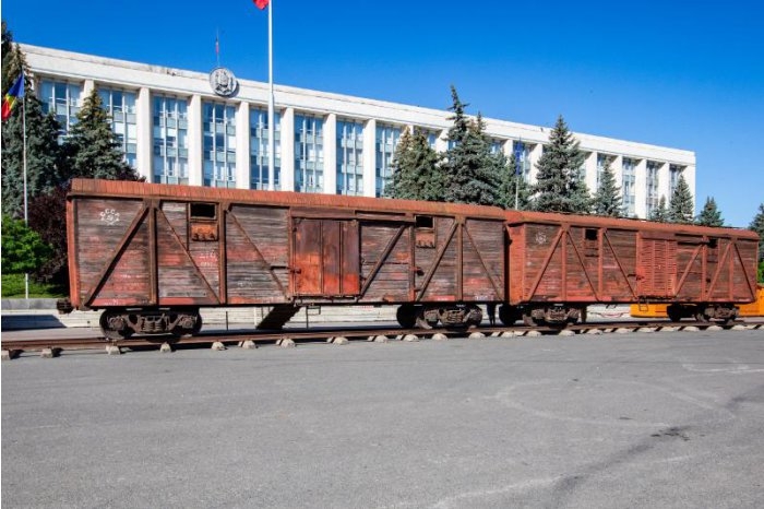Выставку «Поезд скорби» могут вытеснить с центральной площади Кишинева из-за концерта — правительство возмущено