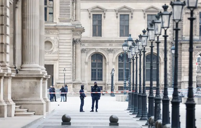 Задержаны подозреваемые в ограблении Лувра