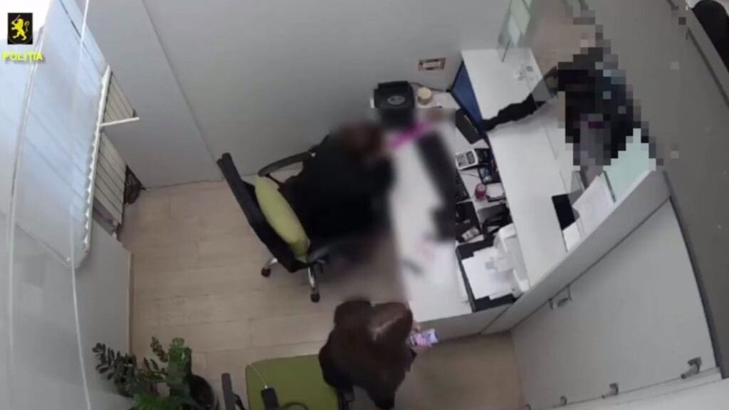 Медицинская маска не спасла: в Кишинёве мужчина получил 8 лет тюрьмы за ограбление микрофинансовой компании