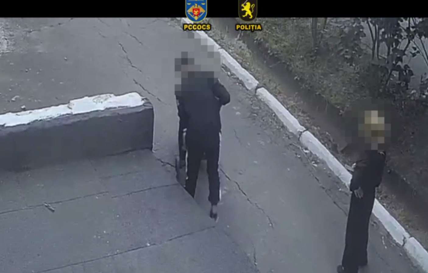 Гуляли с годовалым ребёнком и делали наркозакладки: в Кишинёве раскрыли схему с Telegram-продажами