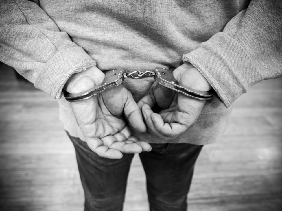 Мать сдала 6-летнюю дочь 69-летнему мужчине за 100 леев — её осудили на 15 лет, его на 12